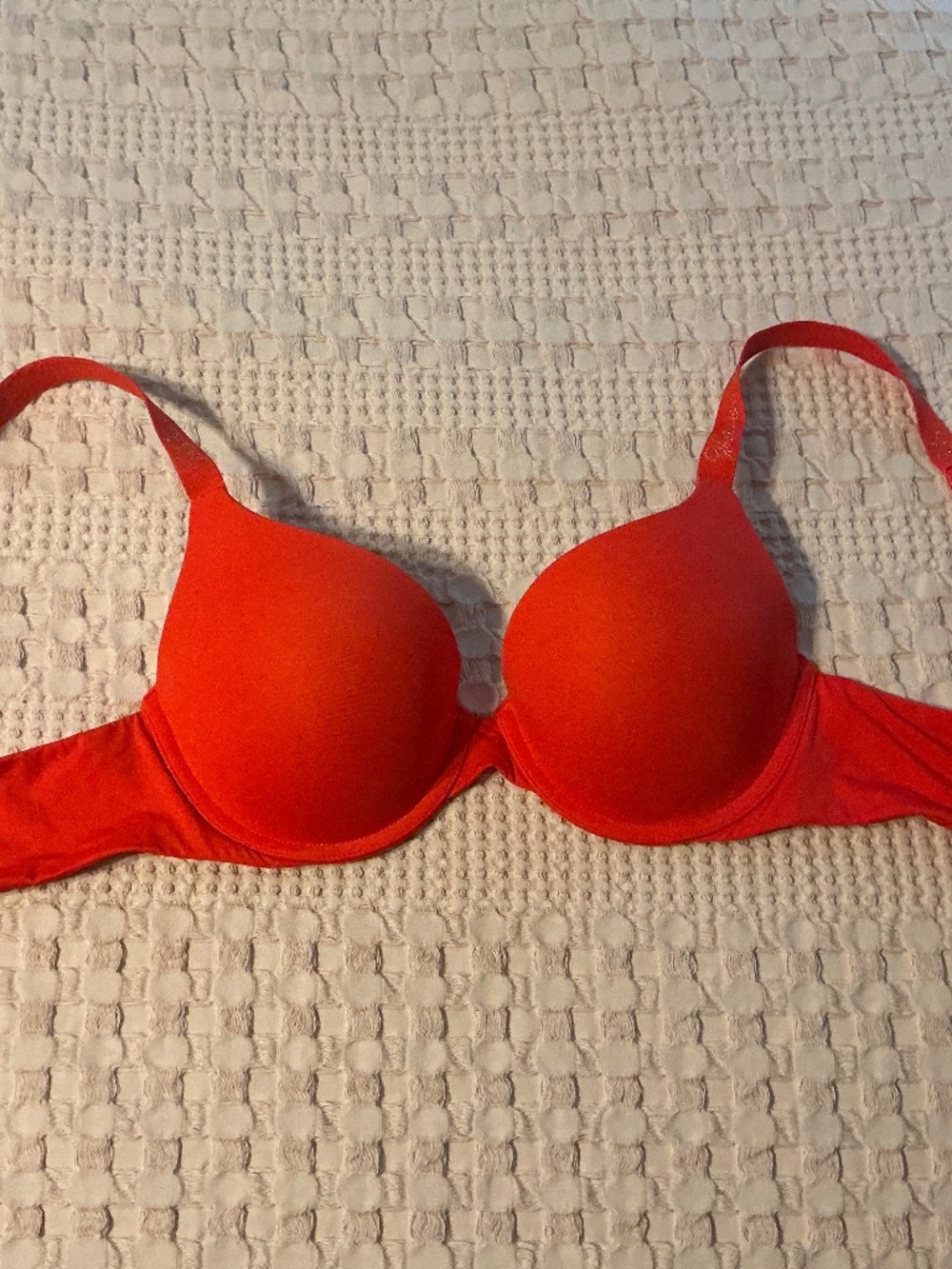 Victoria Secret’s, t-shirt push-up full coverage bra, 32C, orange